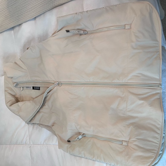 Vuori Jackets & Blazers - Vuori women’s canyon insulated Cream Puffer Vest M